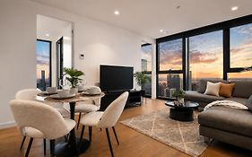 Gorgeous City Views 70Th Floor 3Br Apartment With Pool And Gym